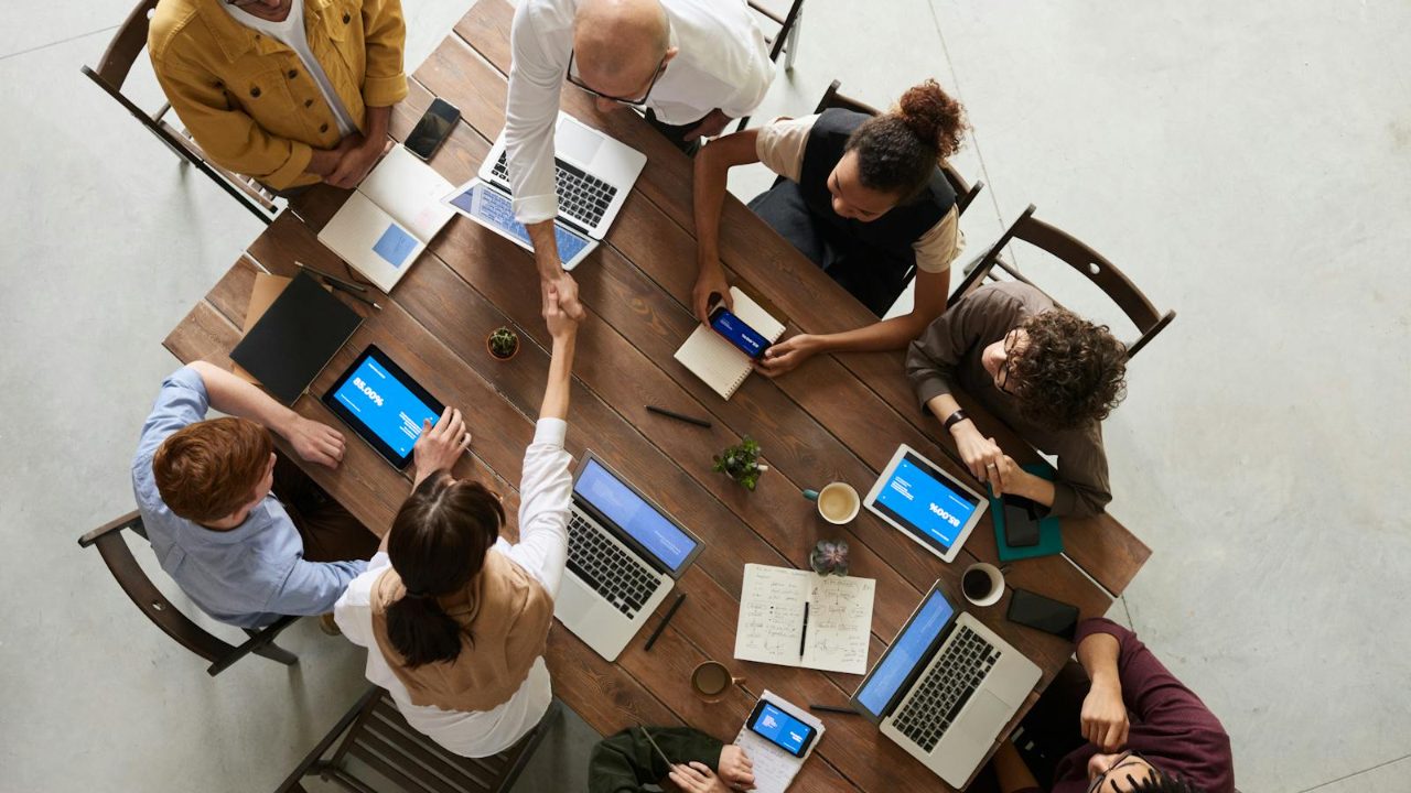 From Meetings to Research: How AI is Transforming the Daily Work Rhythm of Indonesian Professionals