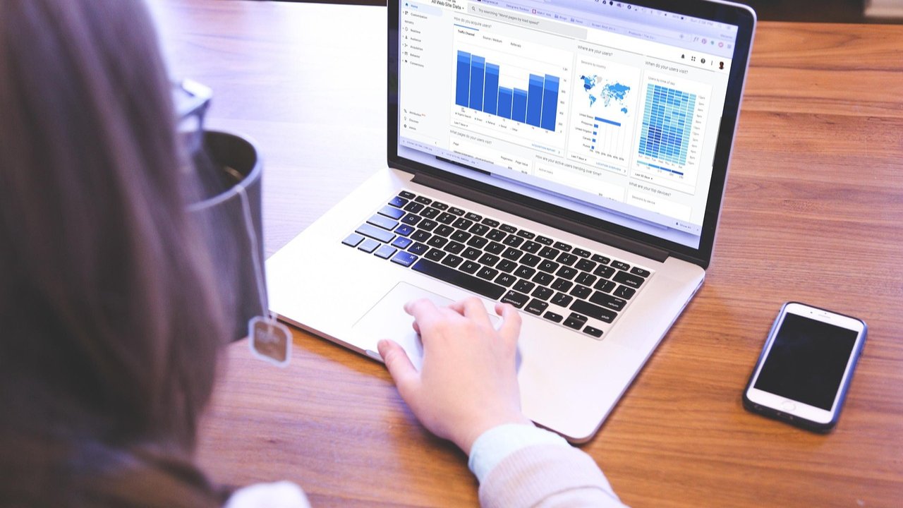 AI dan Digital Marketing: Strategi Cerdas untuk Solopreneur di Era Company of One